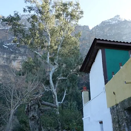 אכסניה The Old Olive Mill House *