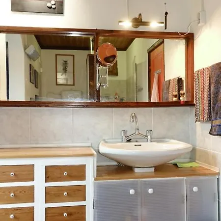 The Old Olive Mill House אכסניה *