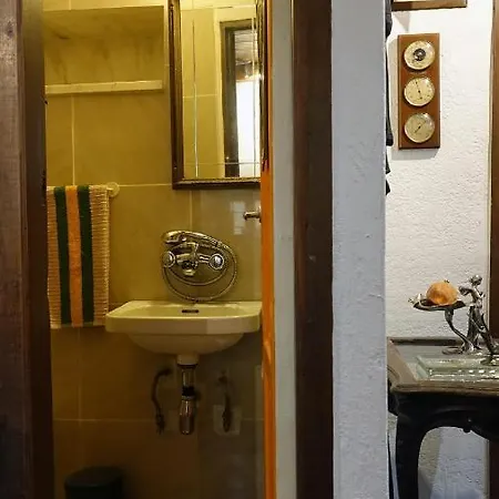 بيت خشبي The Old Olive Mill House