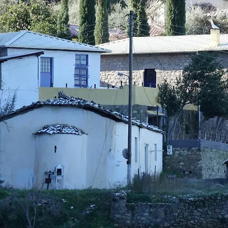 بيت خشبي The Old Olive Mill House *