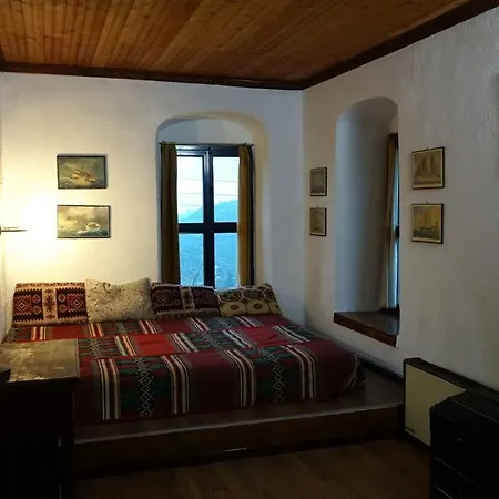 The Old Olive Mill House بيت خشبي
